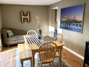 ~*Pet Friendly 30min to Downtown*~ THE BOSTONIAN, Boston